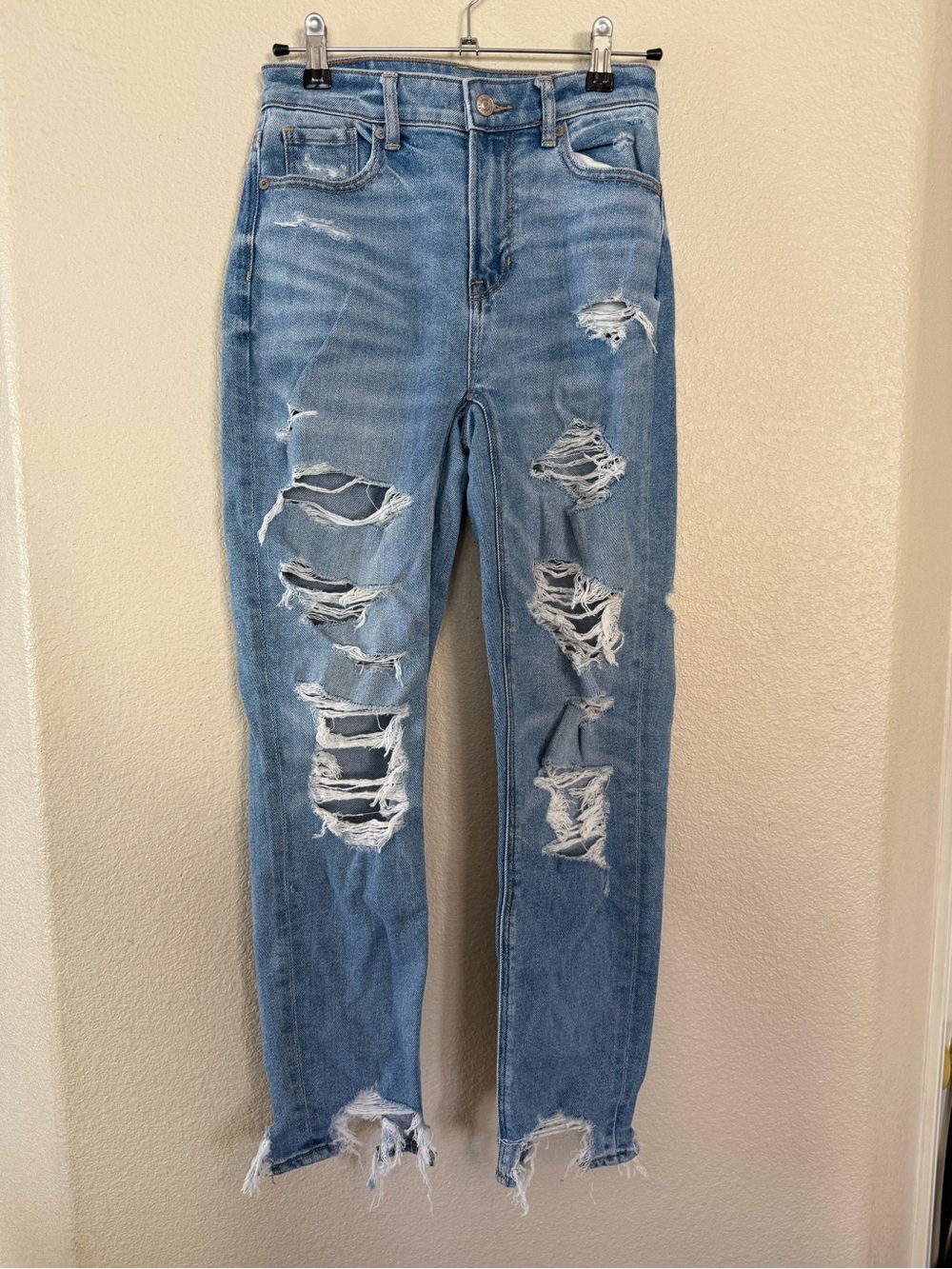 American Eagle Outfitters Light Wash Distressed High Rise Mom Jeans
